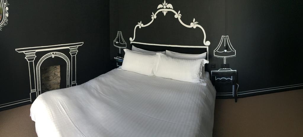 뉴키 The Blue Door B&B 외부 사진